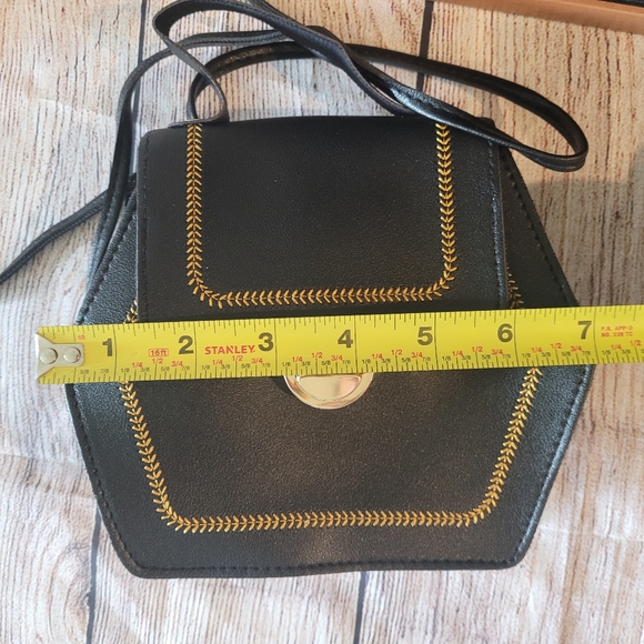 Black Mini Push Lock Polygon Shaped Satchel Bag✨️ - Picture 4 of 12